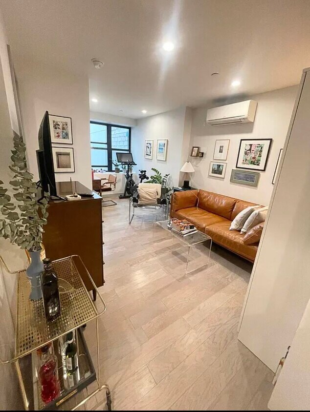 287 Hawthorne St Unit 4F, Brooklyn, NY 11225 Room for Rent in Brooklyn, NY