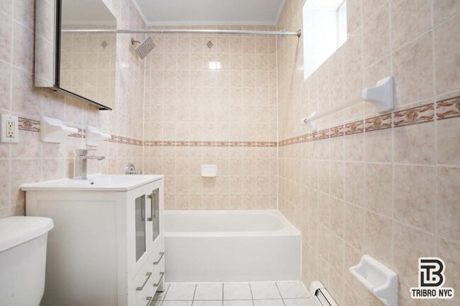 Foto del edificio - 4 bedroom in Brooklyn NY 11207
