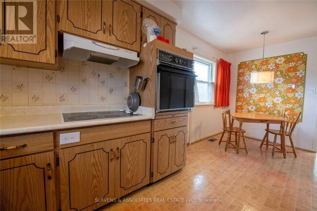 Photo du bâtiment - 28 Esther Lorrie Dr