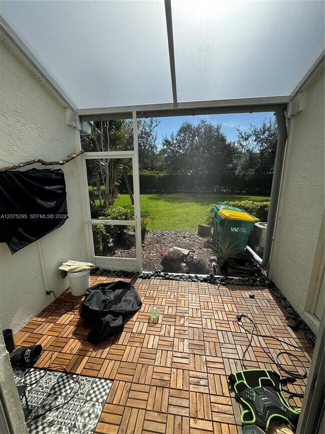 Foto del edificio - 8207 San Carlos Cir
