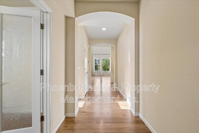 Building Photo - 963 Laramie Ln