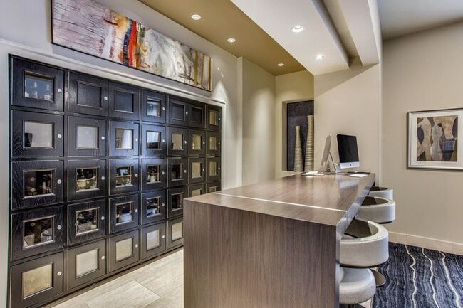 Building Photo - 102 Colorado St