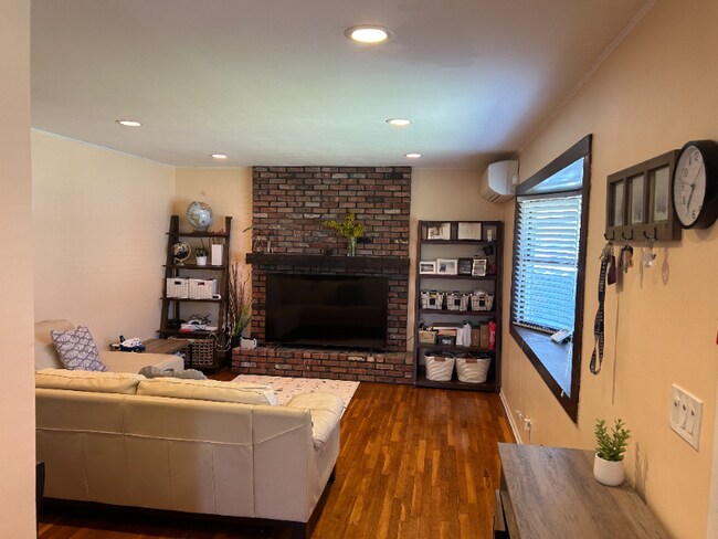 Building Photo - 3900 Miller Pl