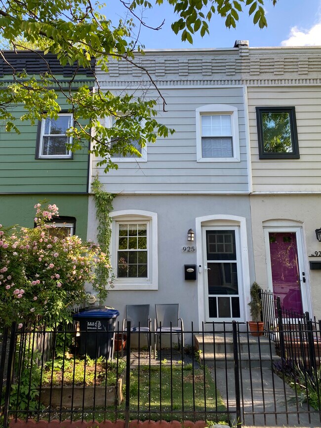 Front Entrance - 925 W St NW
