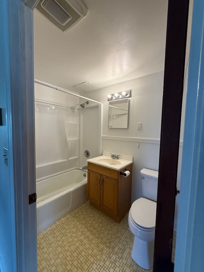 Building Photo - 1 bedroom 1 bathroom apartment