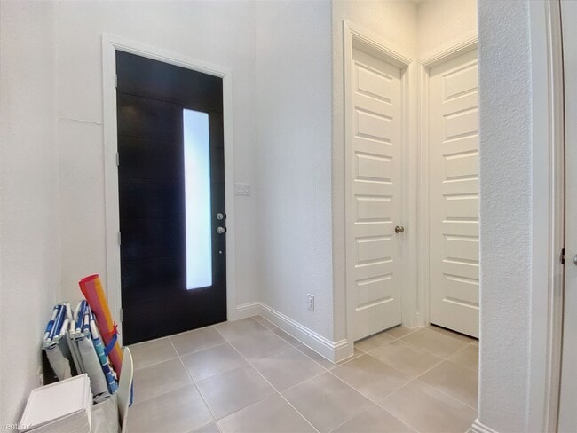 Foto del edificio - 5 br, 4 bath House - 6405 Golden Bough Ln
