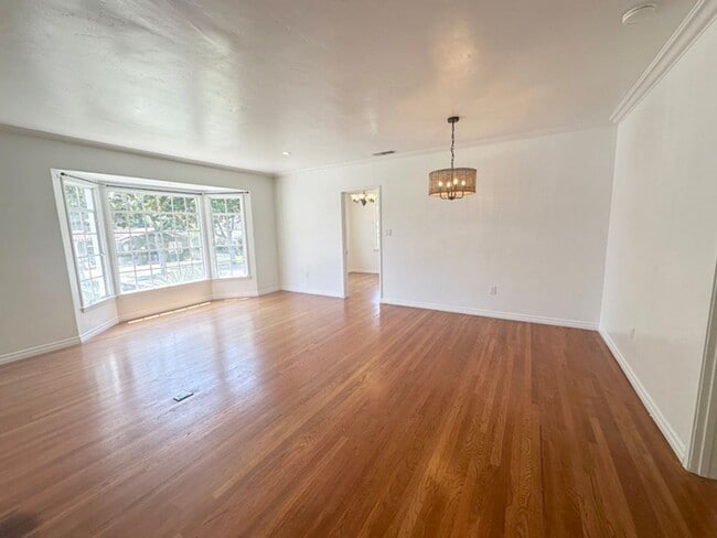 Building Photo - 2BD/1BA DT Fullerton Vintage 1922 House w/...