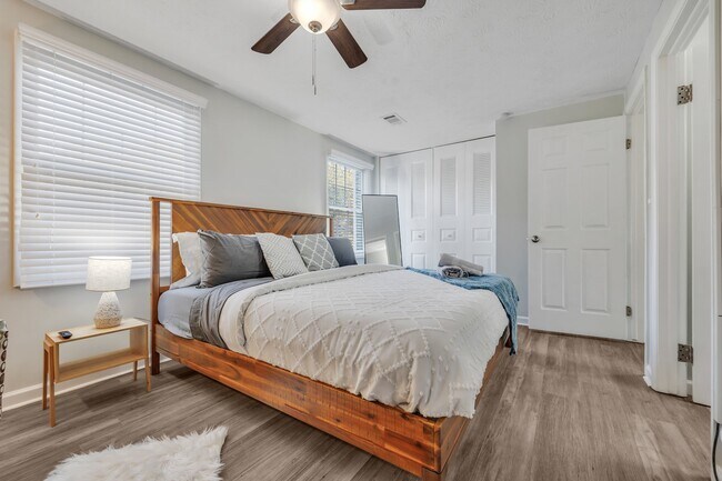 Foto del edificio - 8802 Long Beach Cir