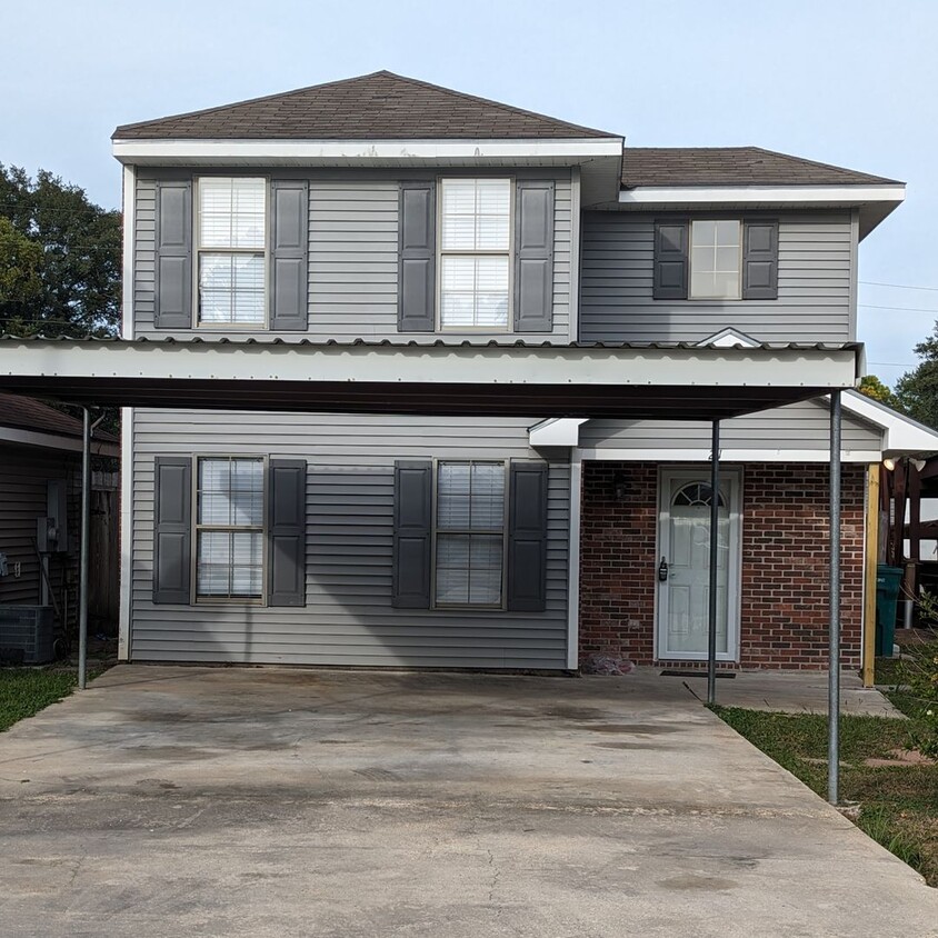 Primary Photo - 3 Bedroom Townhouse in Broussard