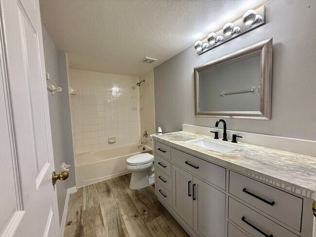 Foto del edificio - 677 Elbridge Dr