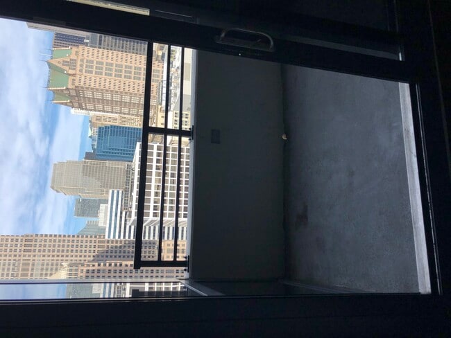 Building Photo - 235 W Van Buren St