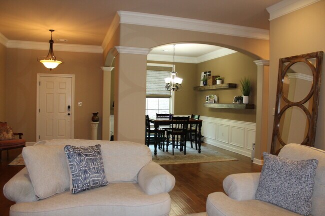 Building Photo - 25 Campana Ln