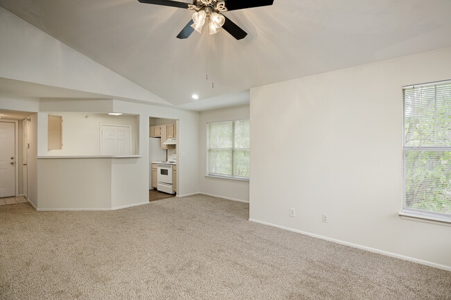 Building Photo - The Crossings Apartments