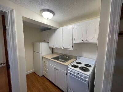 Building Photo - 164 North Beacon St