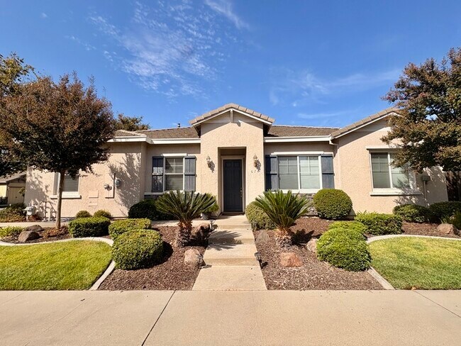 Building Photo - Beautiful 3 Bedroom, 2 Bathroom Home Walking Distance To The Fountains / Galleria!