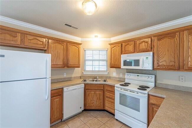 Foto del edificio - 245 Ravenwood Rd