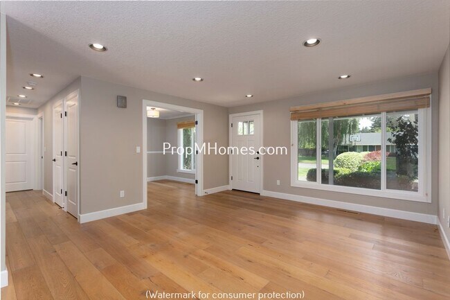 Building Photo - 6010 Fernbrook Cir