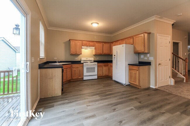 Building Photo - 2162 Middlebury Dr