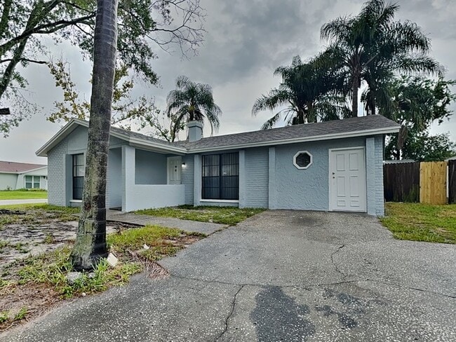 Building Photo - Unique 3/2 Home in Tampa, FL