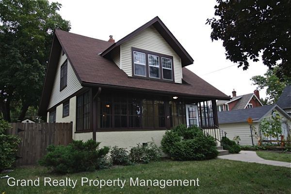 Primary Photo - 823 Hamline Ave N