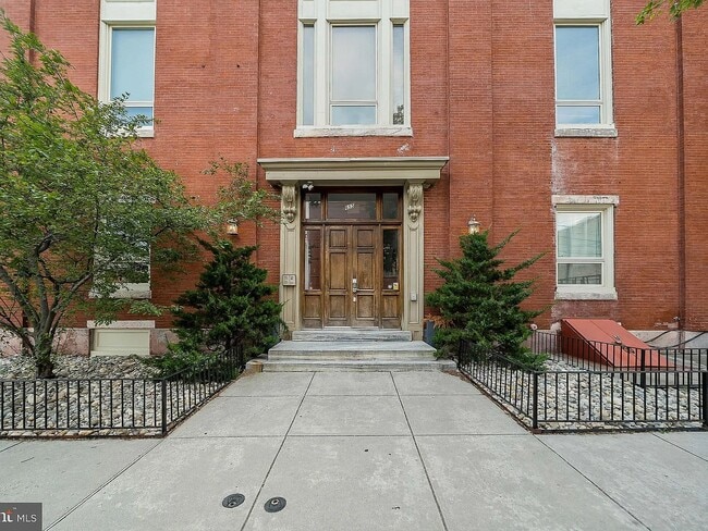 Building Photo - 655 N 16th St