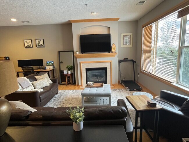 Foto del edificio - 1510 Zarthan Ave S. #105