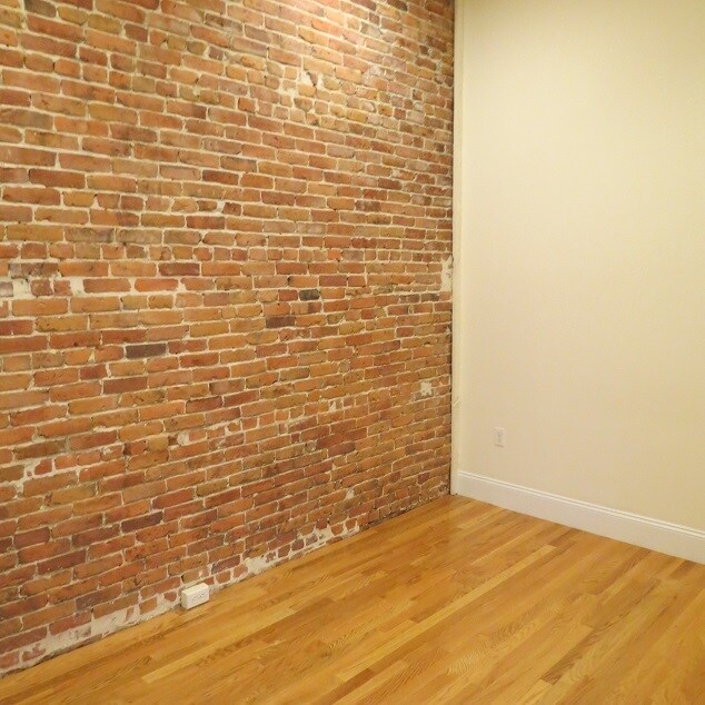 Primary Photo - 394 W Broadway