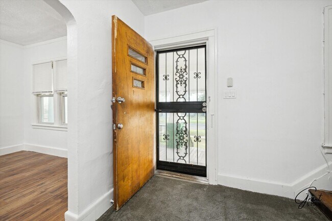 Foto del edificio - $1200/month bungalow