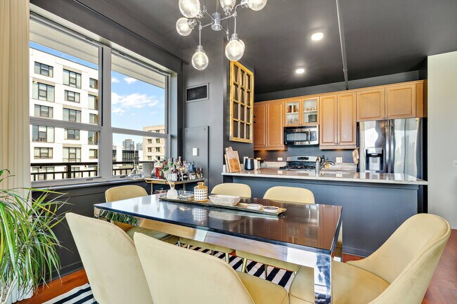 Foto del edificio - 437 W Division St