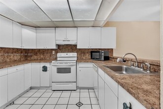 Building Photo - 3750 SW 60th Terrace