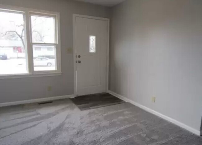 Sala de estar - 617 Lena Ave