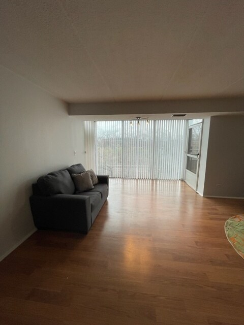 Foto del edificio - 1301 N Western Ave