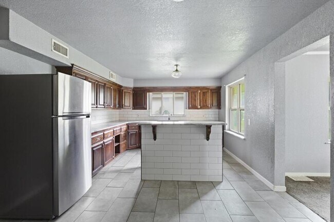 Foto del edificio - 1707 S Broadway Blvd