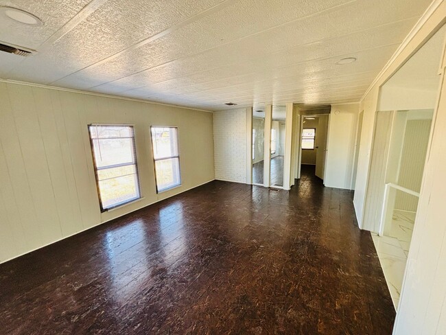 Foto del edificio - 7600 N Judy Ln