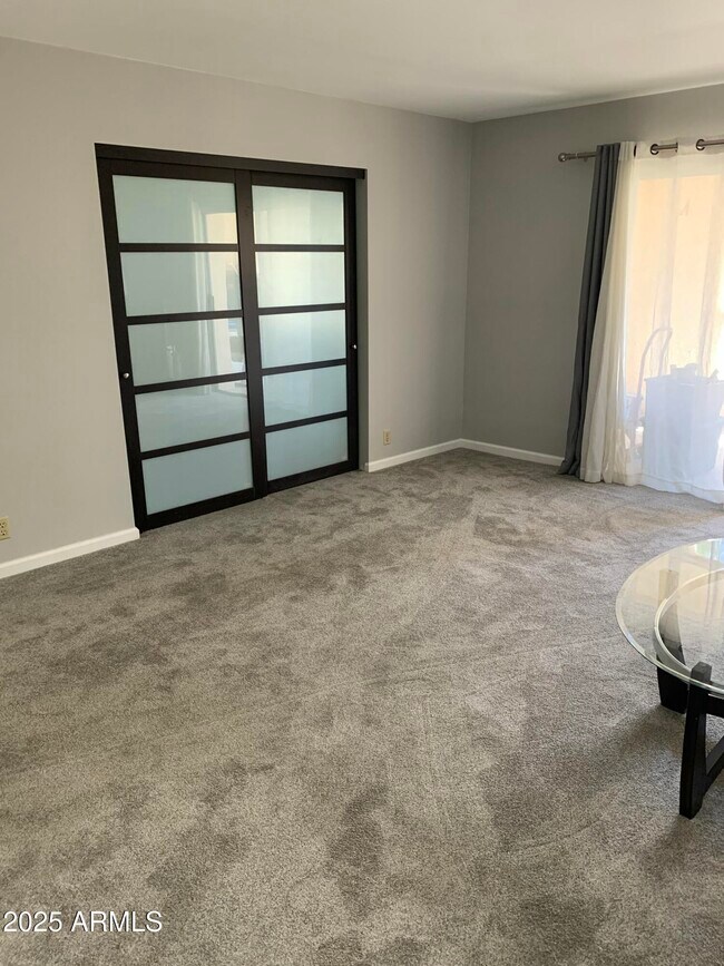 Foto del edificio - 7930 E Camelback Rd