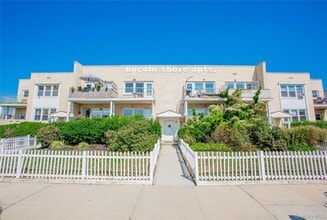 Building Photo - 345 Shore Rd