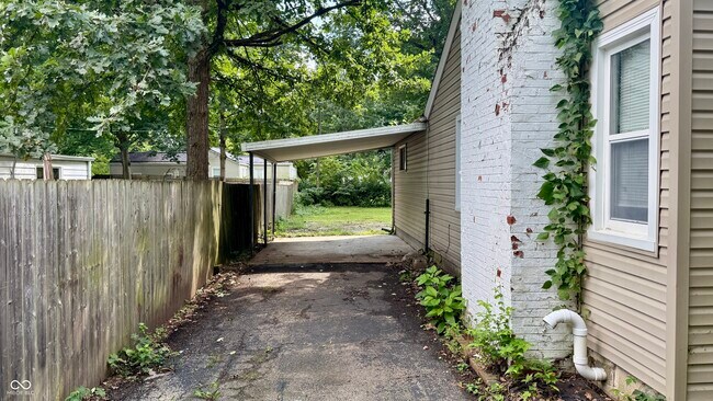 Foto del edificio - 2215 Durham Dr