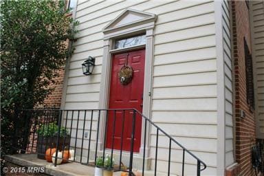 Building Photo - Gorgeous Luxury TH 4 bed, 3.5 bath w/ Wood...