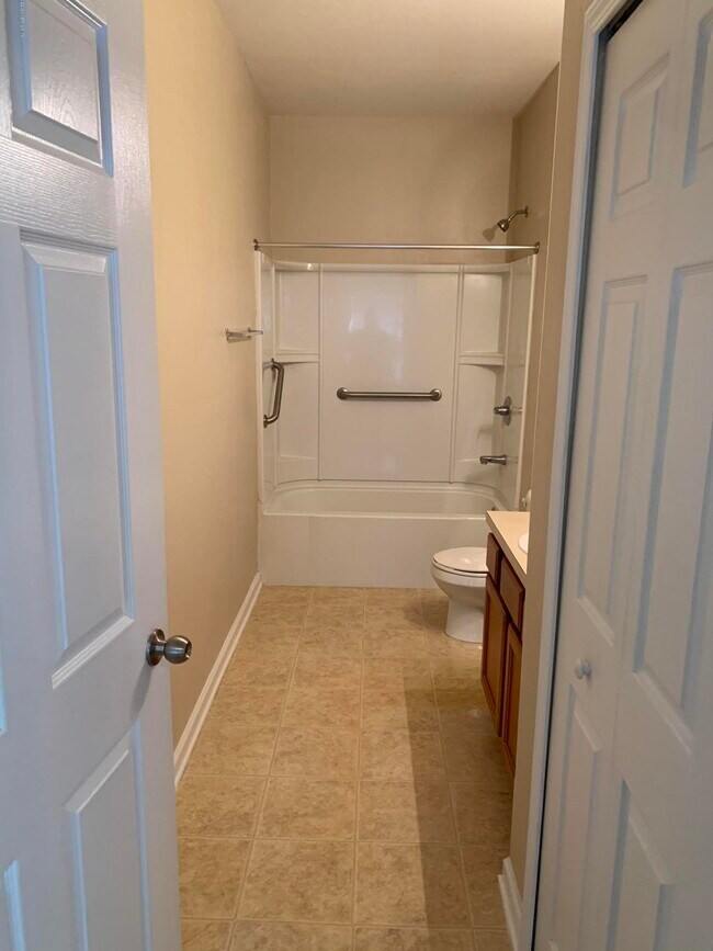 Building Photo - 6915 Ortega Woods Dr