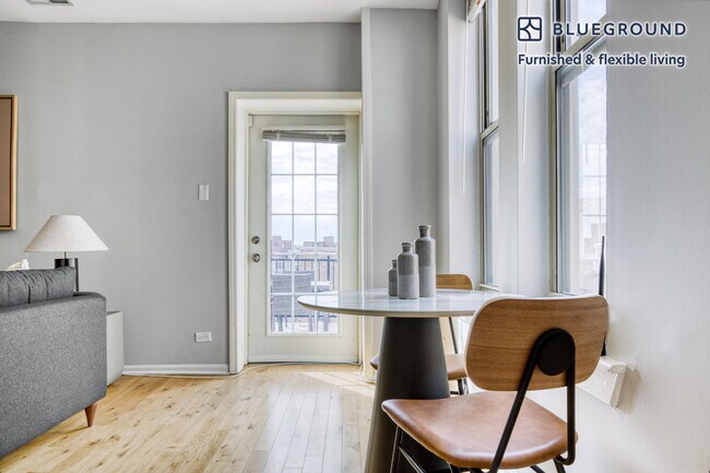 Foto del edificio - 3266 N Clark St