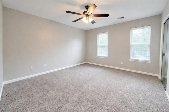 Building Photo - 340 Red Oak Run SW