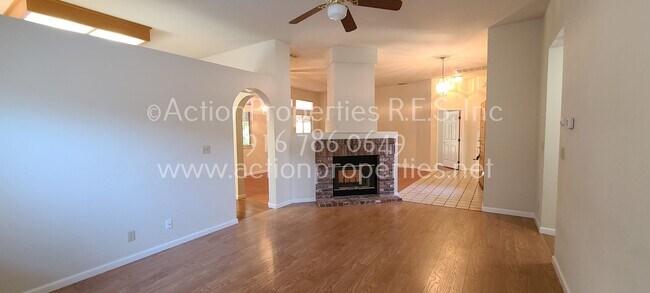 Foto del edificio - Woodcreek, West Roseville Single Story, , 4 Bed 2 Bath Large yard with Covered Patio and Shed wit...