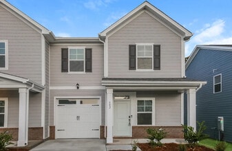 Building Photo - 808 Stewarts Crk Dr