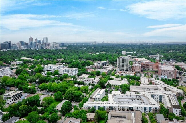 Foto del edificio - 536 Boulevard NE