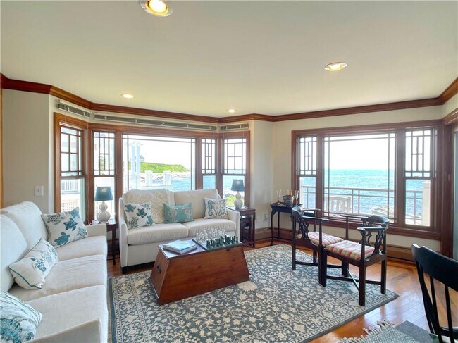 Foto del edificio - 83 Shore Dr