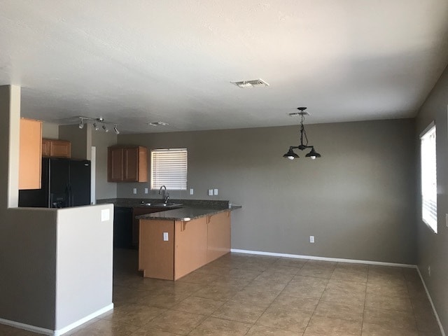 Building Photo - 3 bed + bonus room, 2.5 bath w/ private po...