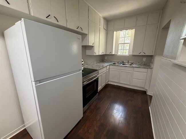 Building Photo - 1202 Austin St