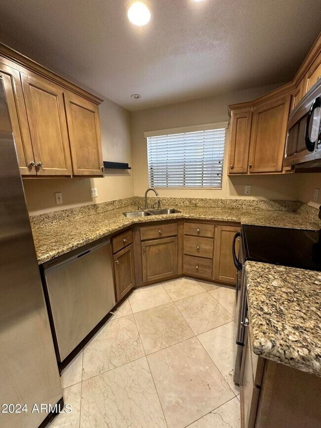 Foto del edificio - Two-Story Fully Furnished Townhome in Scottsdale – Available Now