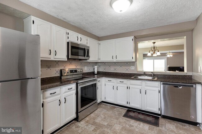 Building Photo - 7700 Mandan Rd