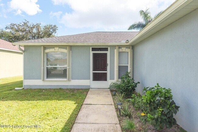 Building Photo - Home located in the desirable Heritage Lak...